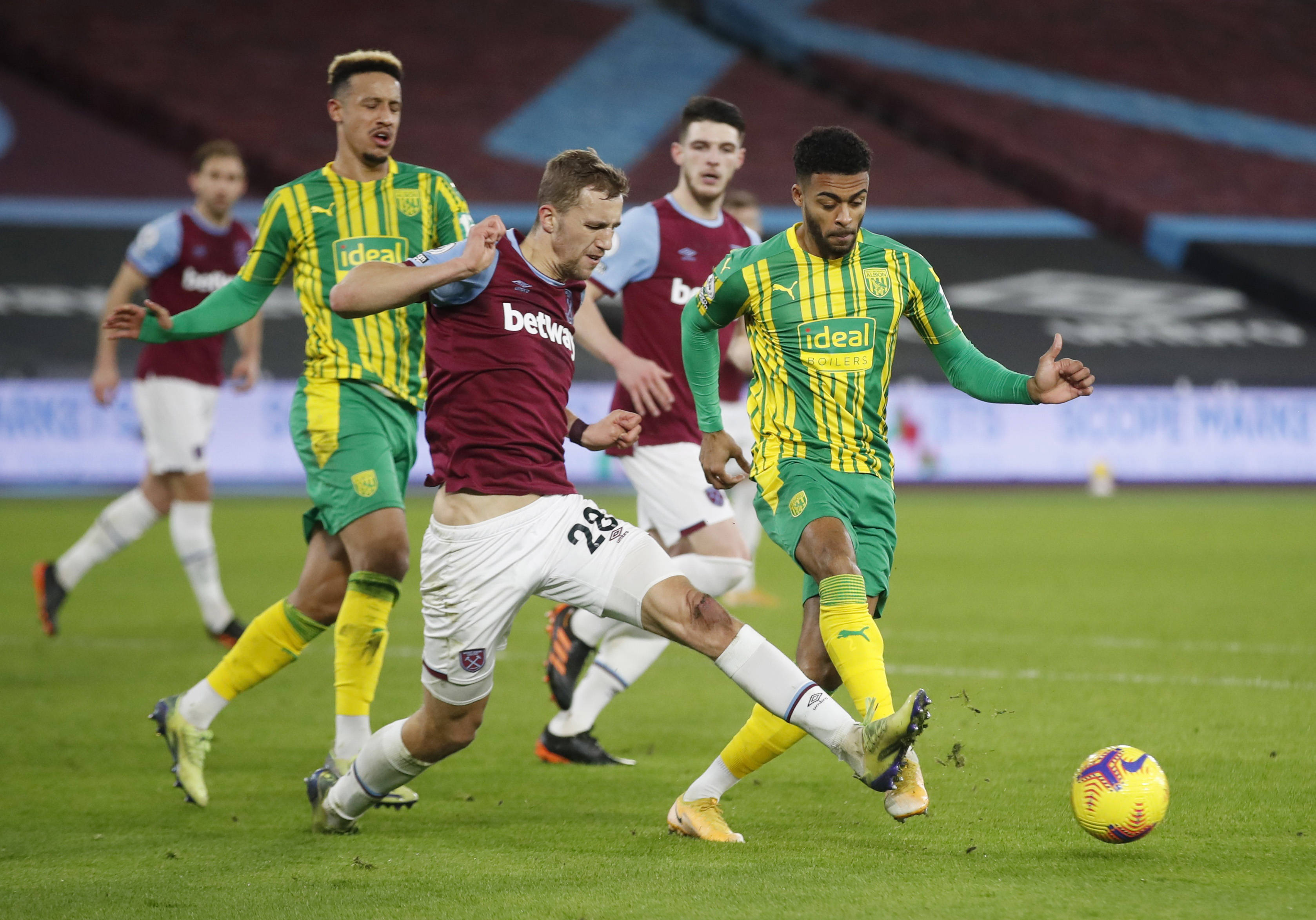 他個人在比 他個人在比